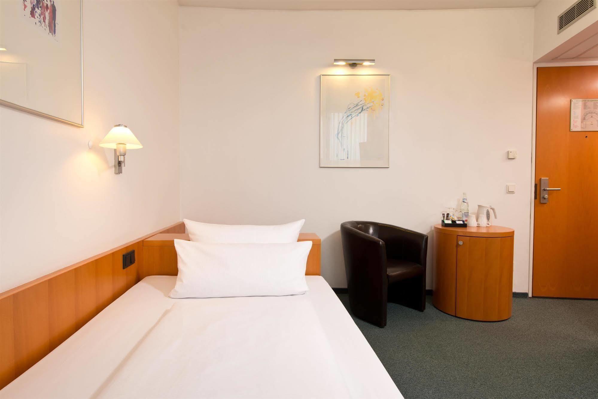 Hotel Am Borsigturm Berlin Exterior photo
